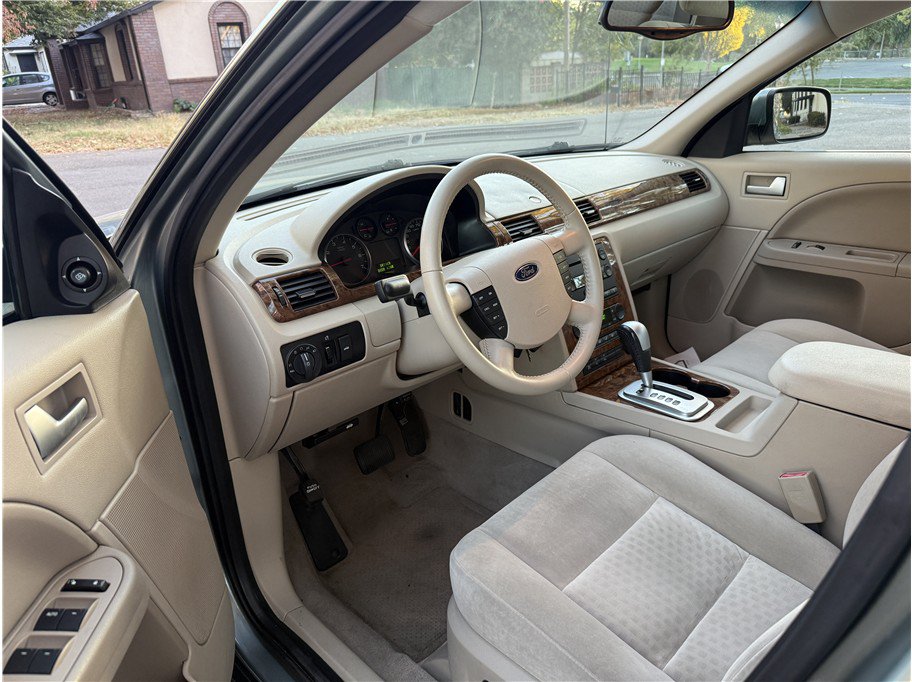 Used 2005 Ford Five Hundred SEL FWD image 9