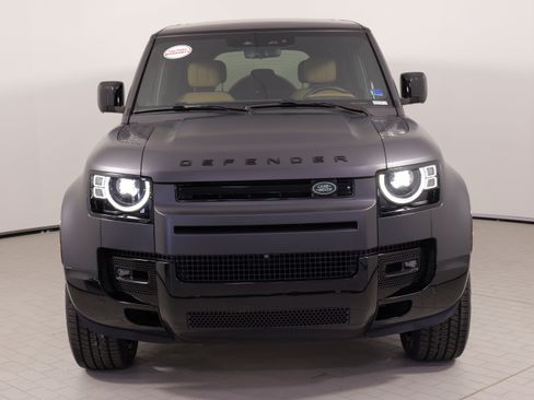 Used 2025 Land Rover Defender 110 V8 AWD/4WD image 5