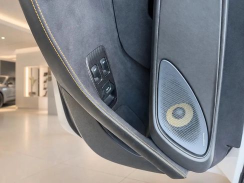 Used 2018 McLaren 570S Spider RWD image 21