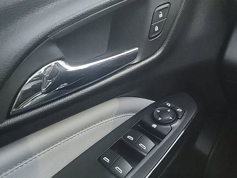 Used 2024 Chevrolet Trax LT w/ LT Convenience Package image 36