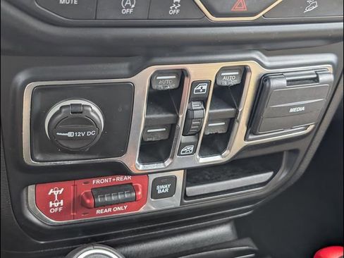 Used 2019 Jeep Wrangler Unlimited Rubicon AWD/4WD image 15
