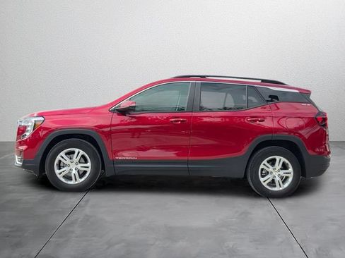 Used 2024 GMC Terrain SLE w/ Driver Convenience Package FWD image 2