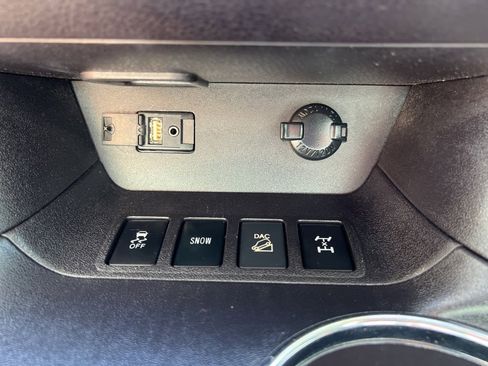 Used 2016 Toyota Highlander Limited image 32