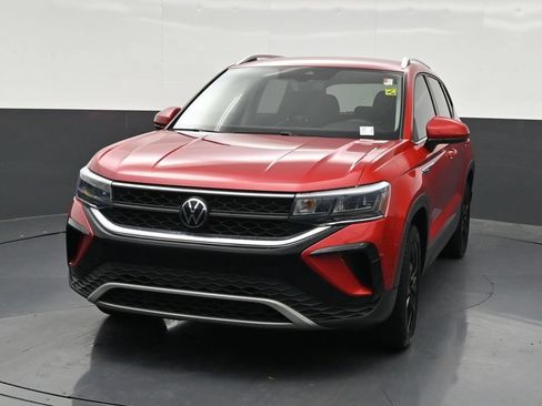 Used 2024 Volkswagen Taos SE w/ Black Wheel Package FWD image 9
