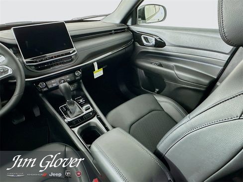 New 2026 Jeep Compass Latitude image 19