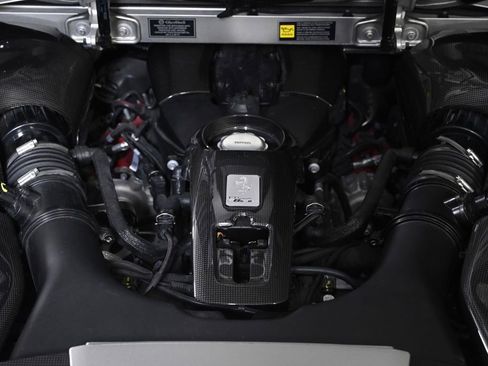 Certified 2022 Ferrari F8 Tributo RWD image 5