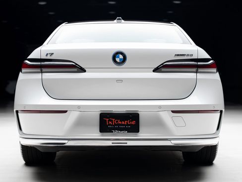 Used 2024 BMW i7 xDrive60 image 27