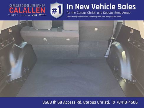 Used 2018 Toyota RAV4 LE FWD image 26
