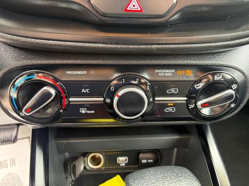 Used 2020 Kia Soul LX FWD image 9