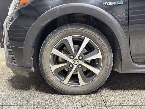 Used 2018 Toyota Prius C Three image 3