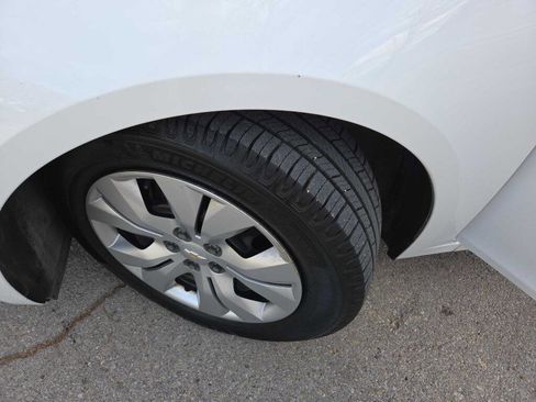 Used 2013 Chevrolet Cruze LS image 11