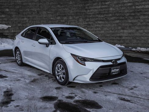 Certified 2025 Toyota Corolla LE image 2