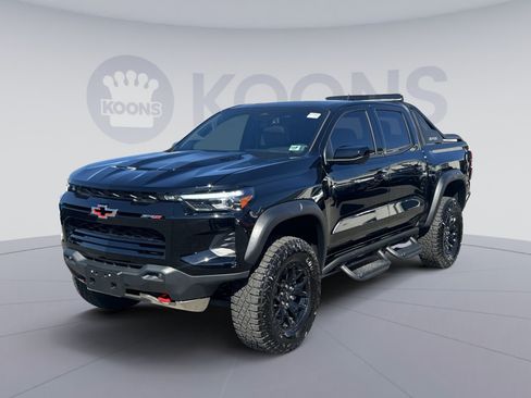 Used 2025 Chevrolet Colorado ZR2 w/ Midnight Edition AWD/4WD image 5