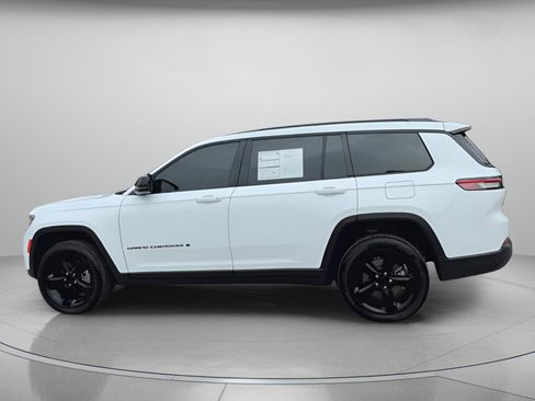 Used 2025 Jeep Grand Cherokee L Laredo image 17