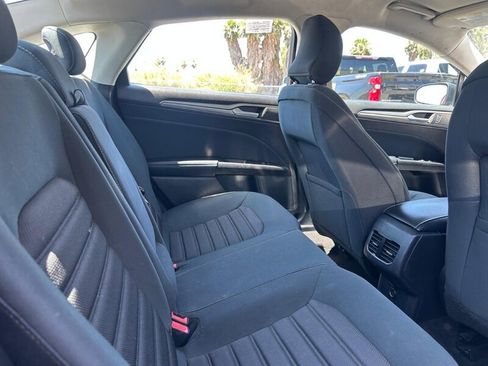 Used 2019 Ford Fusion SE FWD image 8