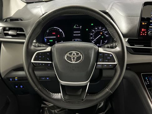 Used 2023 Toyota Sienna XLE image 14