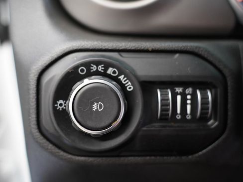 Used 2019 Jeep Wrangler Sport image 12