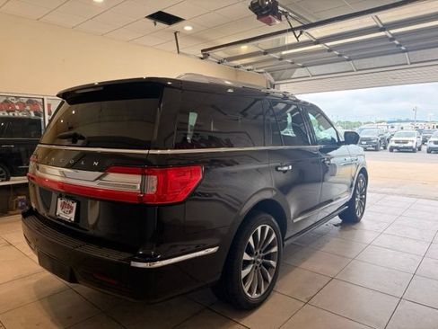 Used 2019 Lincoln Navigator Select AWD/4WD image 3
