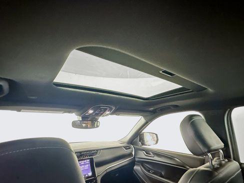 Used 2023 Jeep Grand Cherokee L Laredo image 26