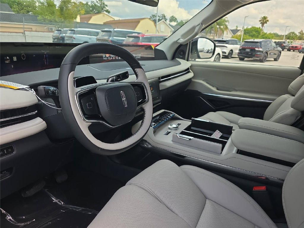 New 2026 Lincoln Navigator Premiere AWD/4WD image 18