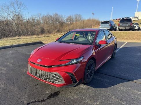 Certified 2025 Toyota Camry SE image 7