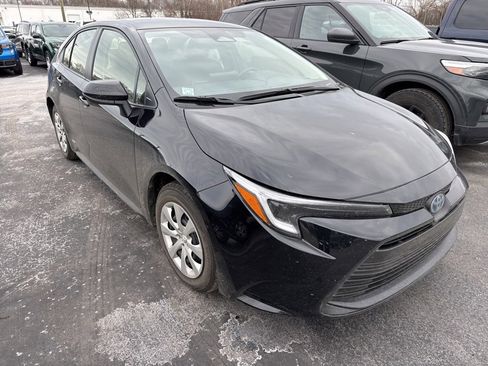 Used 2024 Toyota Corolla LE image 3