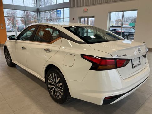 Used 2025 Nissan Altima 2.5 SV image 7