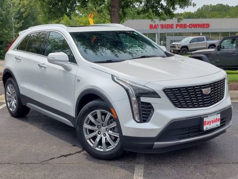 Used 2023 Cadillac XT4 Premium Luxury FWD image 3