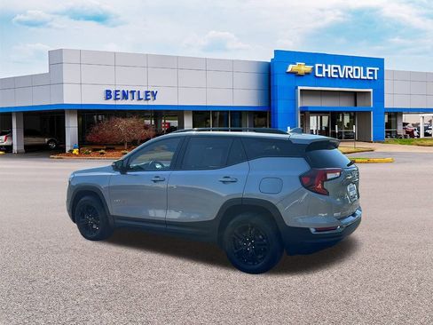 Used 2024 GMC Terrain AT4 image 3