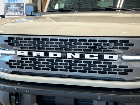 Used 2025 Ford Bronco Badlands image 34