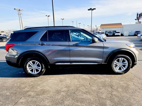 Used 2023 Ford Explorer XLT image 23
