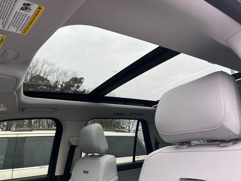 Used 2025 Ford Expedition Platinum image 41