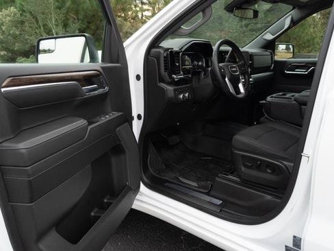 Used 2024 GMC Sierra 1500 Elevation image 15