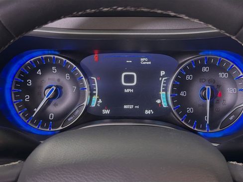 Used 2023 Chrysler Pacifica Touring-L FWD image 15
