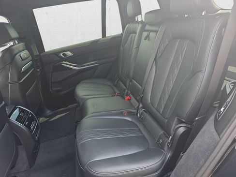 Used 2025 BMW X7 M60i AWD/4WD image 17