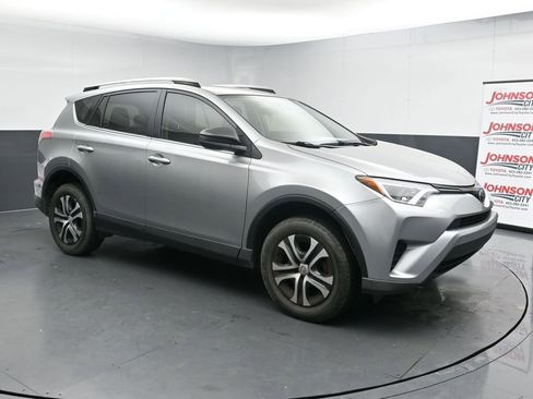 Used 2018 Toyota RAV4 LE image 2