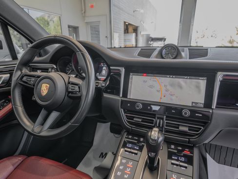 Used 2023 Porsche Macan AWD/4WD image 19