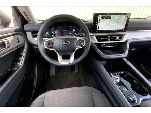 Used 2026 Ford Explorer Active AWD/4WD image 5