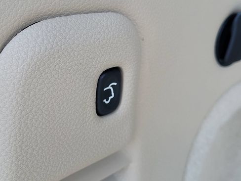 Used 2019 Jeep Grand Cherokee Overland AWD/4WD image 11