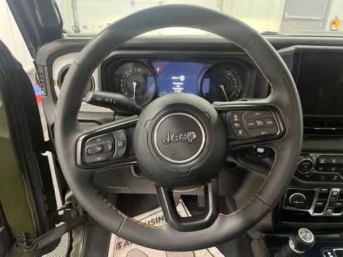 Used 2024 Jeep Wrangler Unlimited w/ Convenience Group AWD/4WD image 21