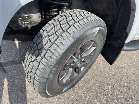 Certified 2021 Toyota Tacoma SR5 AWD/4WD image 10
