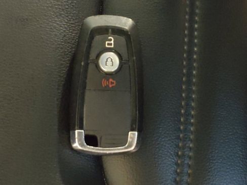 Used 2023 Ford Edge SEL image 32