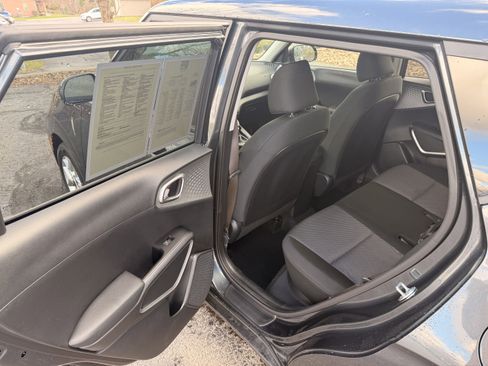Used 2025 Kia Soul LX w/ LX Technology Package image 11