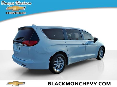 Used 2020 Chrysler Voyager LX w/ Cold Weather Group FWD image 3