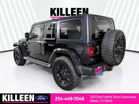 Used 2023 Jeep Wrangler Unlimited Sahara w/ Cold Weather Group AWD/4WD image 7