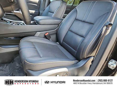 Used 2025 Chevrolet Traverse High Country FWD image 16