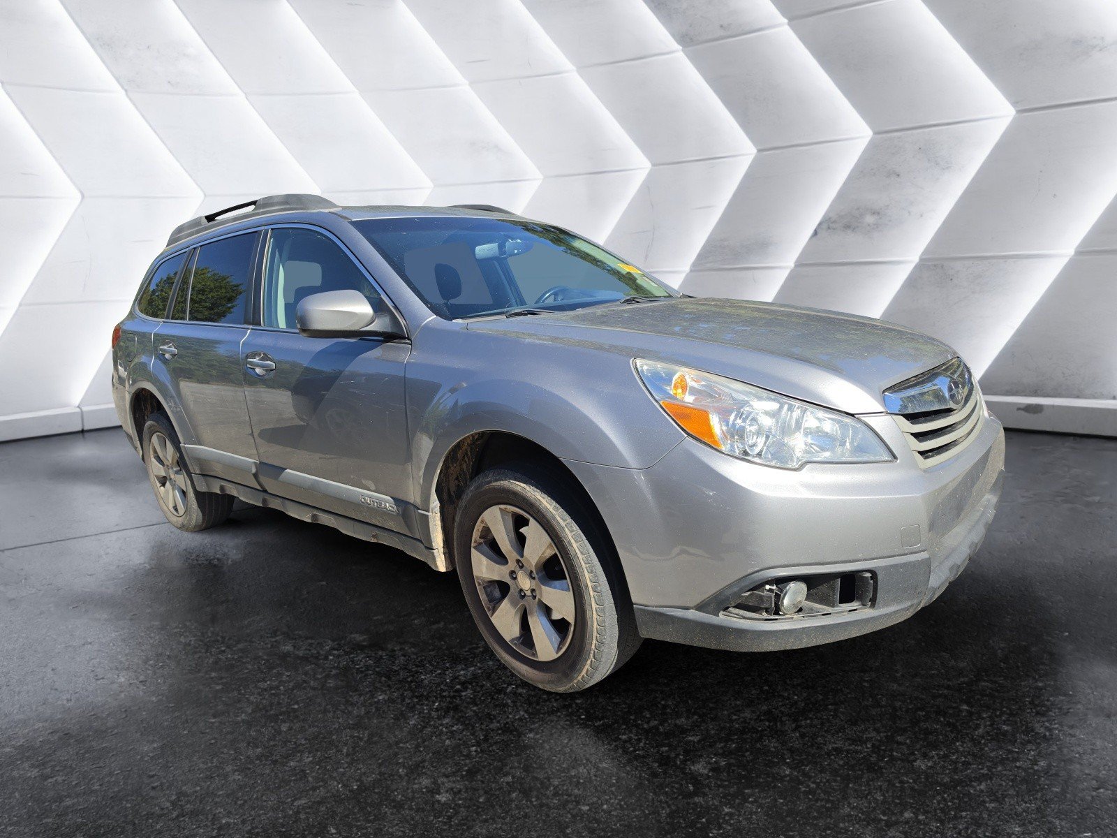 Used 2010 Subaru Outback 2.5i Premium AWD/4WD image 2