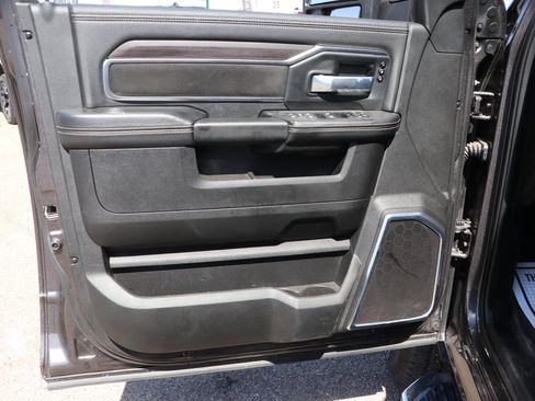 Used 2025 RAM 3500 Laramie AWD/4WD image 11