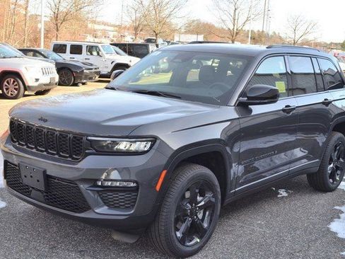 New 2025 Jeep Grand Cherokee Limited w/ Black Appearance Package image 4
