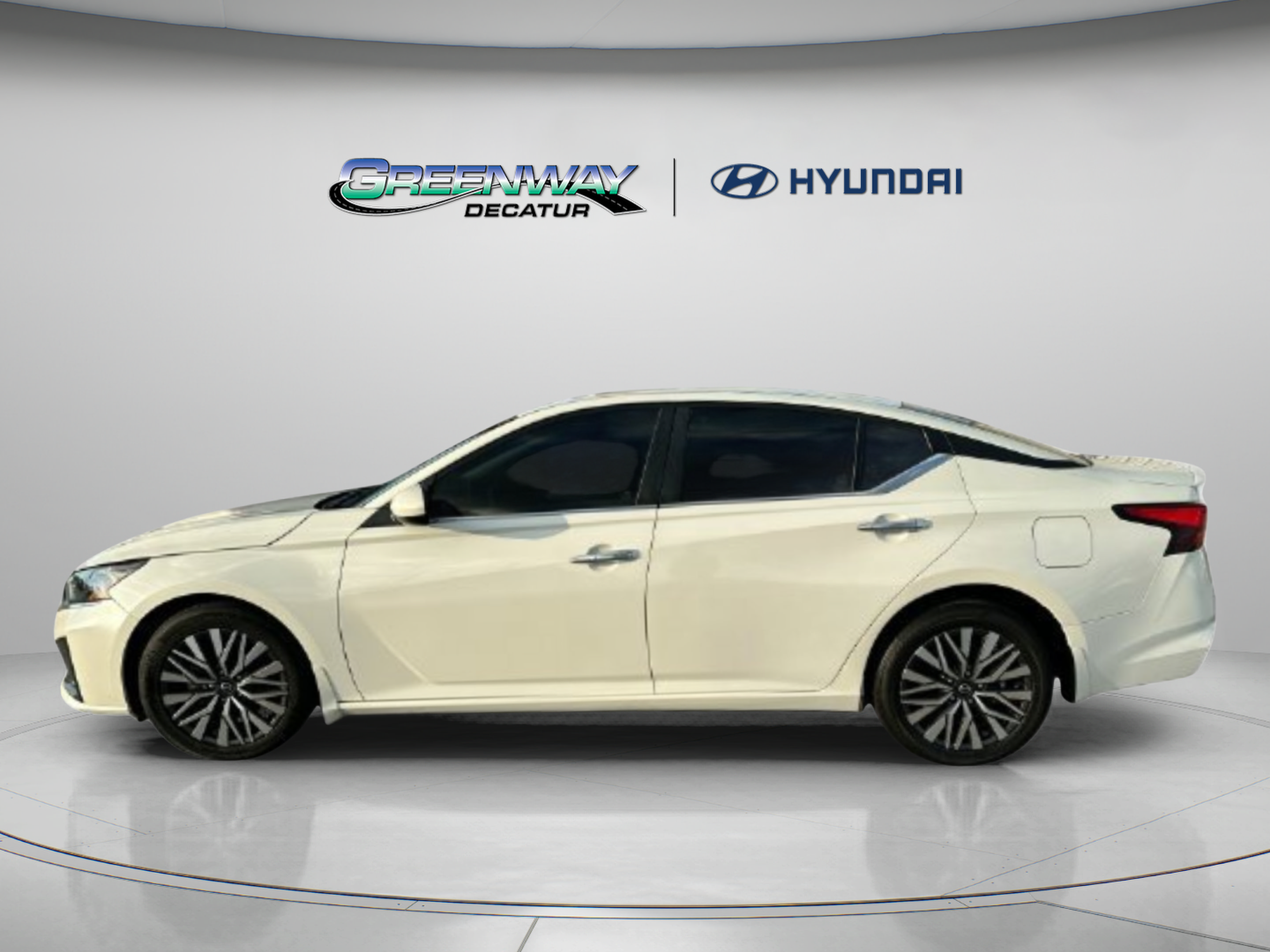 Used 2023 Nissan Altima 2.5 SV w/ SV Premium Package FWD image 5